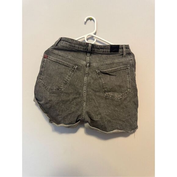BDG Carrie denim shorts in washed black size 27 - Picture 3 of 3
